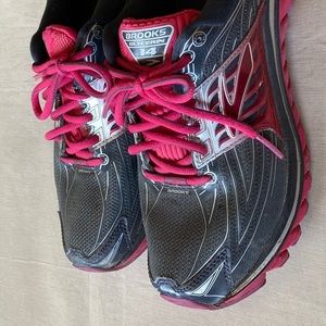 Brooks Glycerine 14 running shoes. Women Size 7.5 wide.